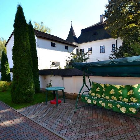Apartmán pri zámočku Bešeňová Esterno foto