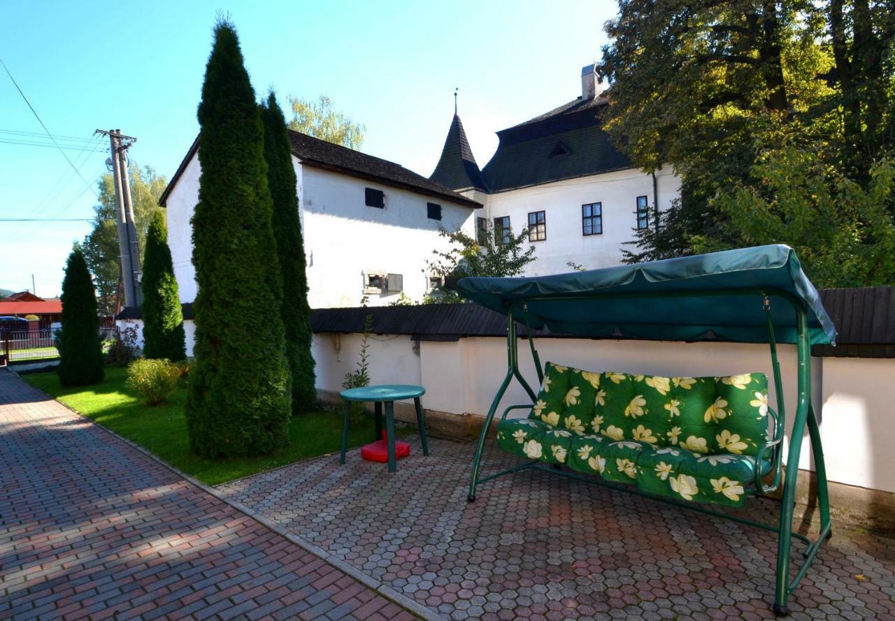 Apartmán pri zámočku Bešeňová Esterno foto