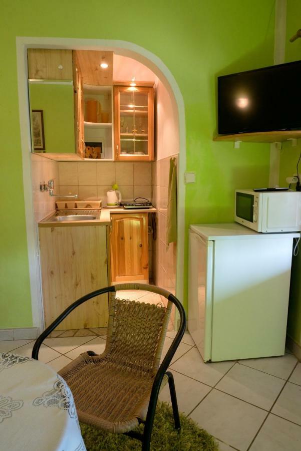 Apartmán pri zámočku Bešeňová Esterno foto