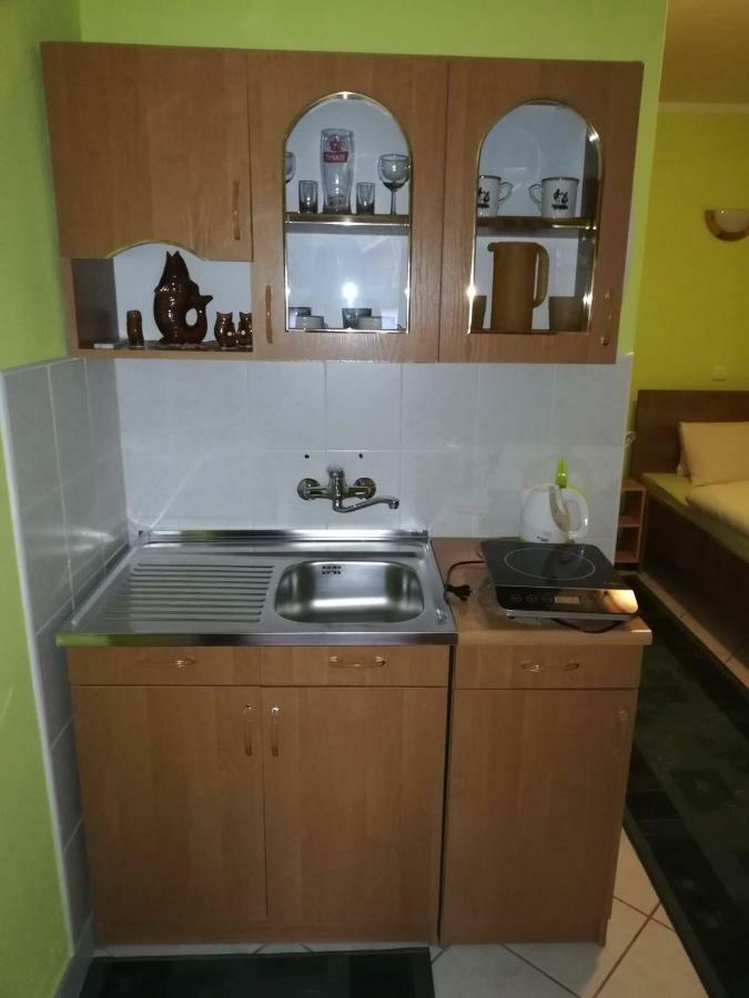 Apartmán pri zámočku Bešeňová Esterno foto